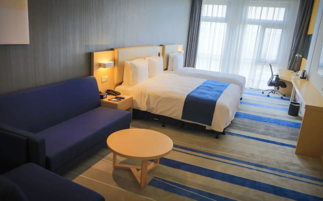 Holiday Inn Express Shanghai Pujiang by IHG