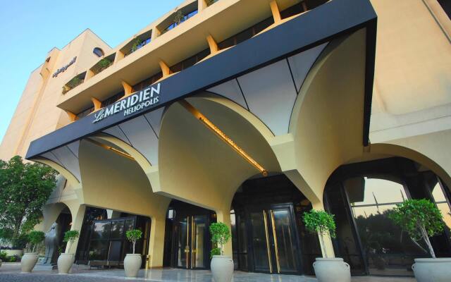 Отель Le Meridien Heliopolis вид на фасад