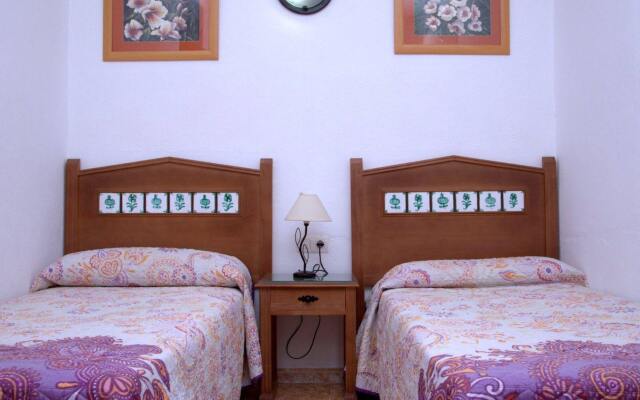 Отель Hostal Los Montes комната для гостей