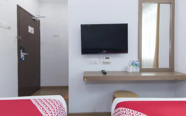 OYO 445 Charisma Hotel