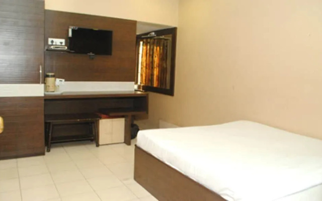Hotel Pushpak International