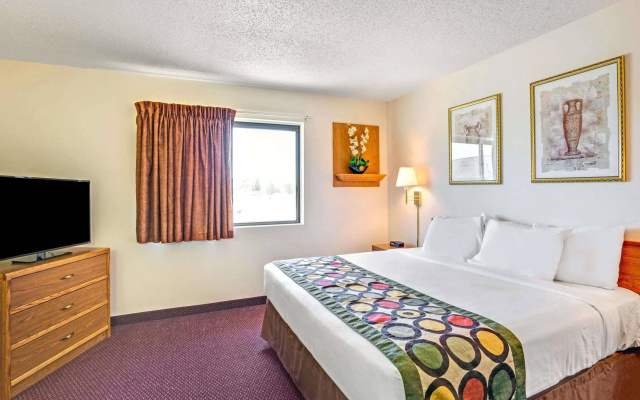 Super 8 West Aberdeen