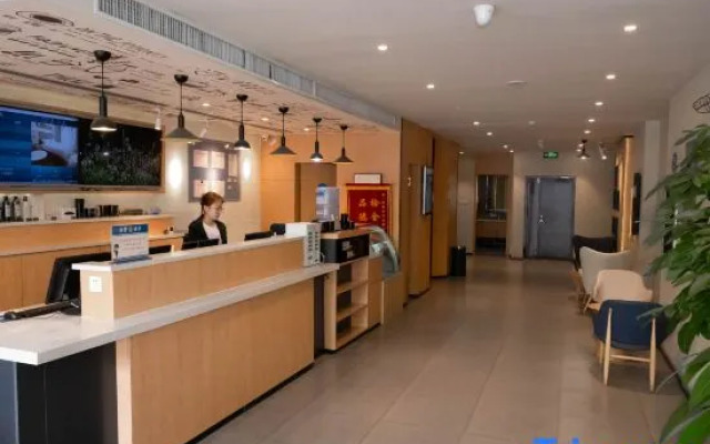 HUATing Hotel (Dehui Renmin Street)