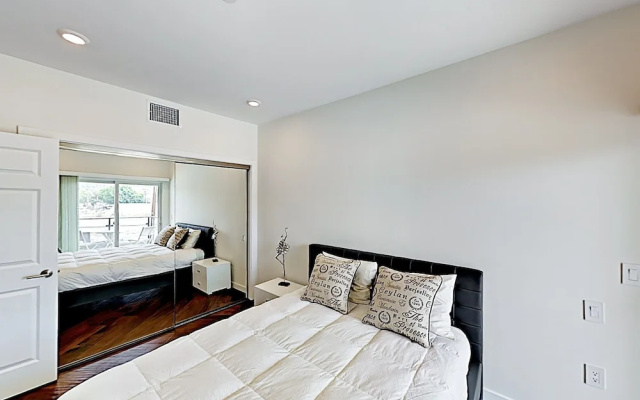 5537 Los Angeles - 2 Br Apts