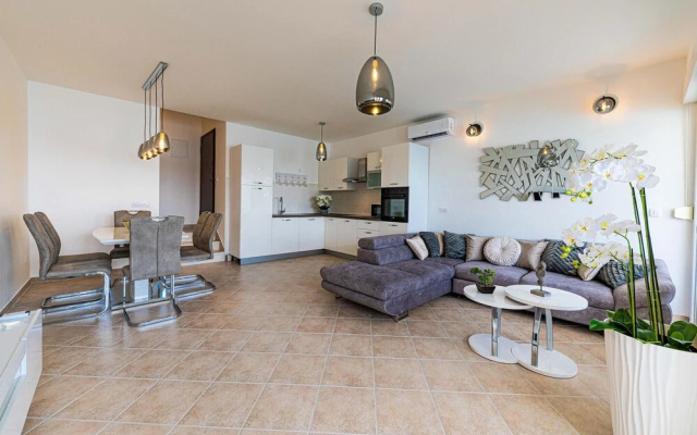 Stunning Apartment in Marina With Wifi and 3 Bedrooms
