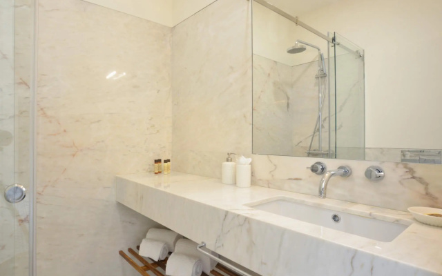 Market 2A in Oporto With 2 Bedrooms and 2 Bathrooms