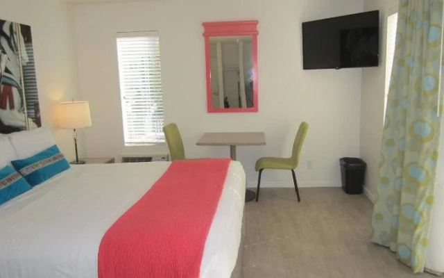 Carousel Beach Inn