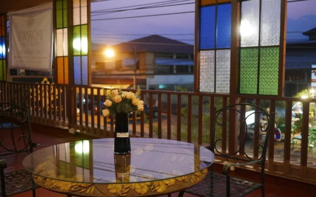 Porwa House