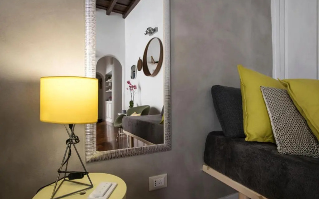 Apartment Near Trevi Fountain