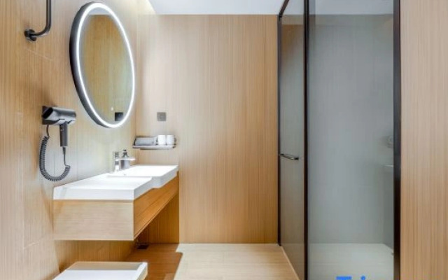 Mercure Huize Tianyuan Hotel (Fujun Street Expressway Junkou Branch)