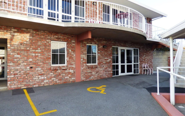 Alexandra Heights Motel