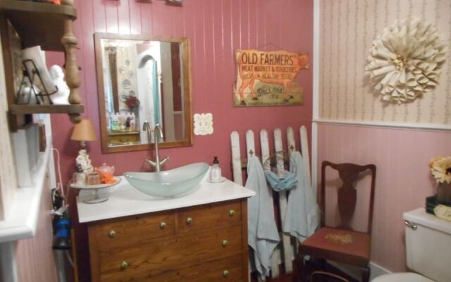 Applesauce Inn B&B