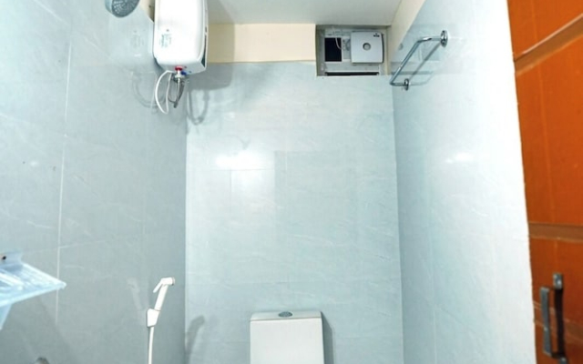 VIC HOMESTAY by pickurstay Hotels