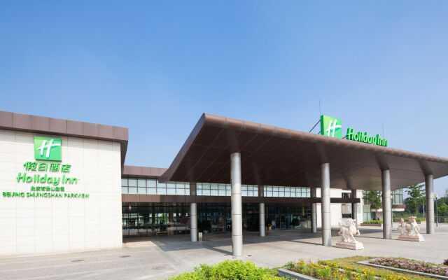 Отель Holiday Inn Beijing Shijingshan Parkview Пекин вид на фасад