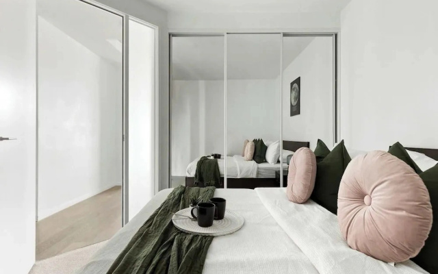 Pet-friendly Stylish 2BR Apt, Panoramic City Views