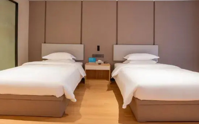Head Holiday Hotel