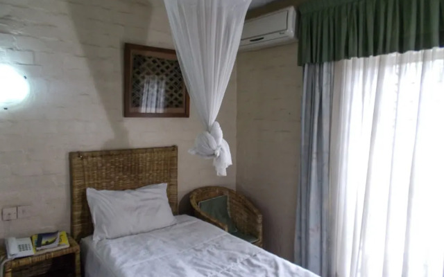 Ndeke Hotel