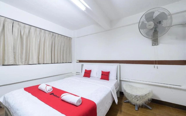 RedDoorz Khunnoy Hotel
