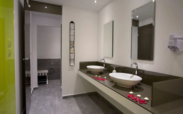 Kapahi Sea View Apartments Andamp; Suites