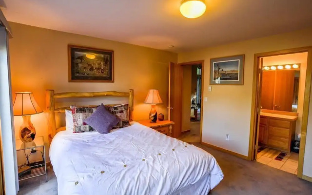 Highlander 324 Townhome with Private Hot Tub