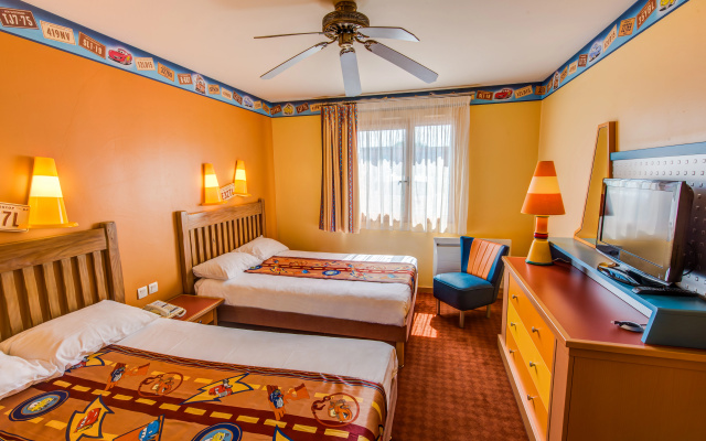 Отель Disney Hotel Santa Fe