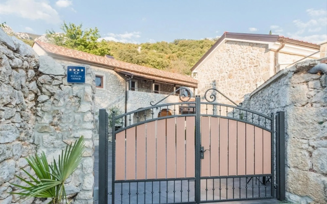 Leonarda - Luxury Stone House - H
