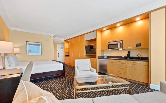 Stylish Renovated Studio at Trump Tower 3324