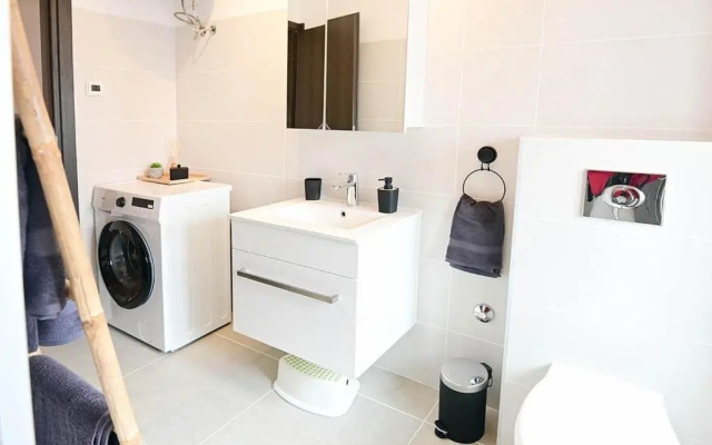 Apartment D & Studio L