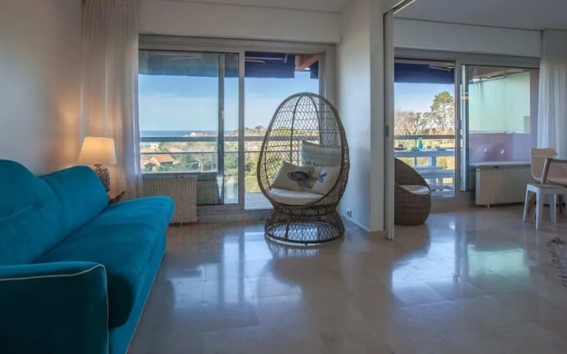Large Apartment With Swimming Pool and sea View