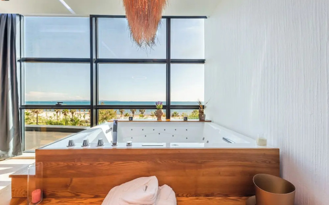 Marina Luxury Jacuzzi Suites by PS