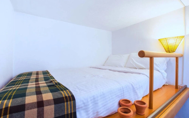 Colorful 2 bed Apartment Close to Vatican