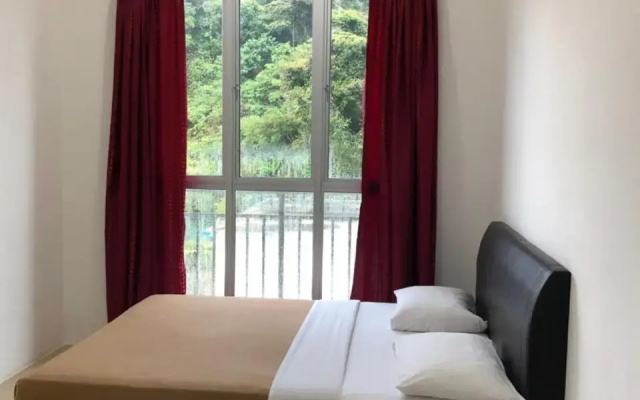 Golden Hill 1 Room Apt at Night Market