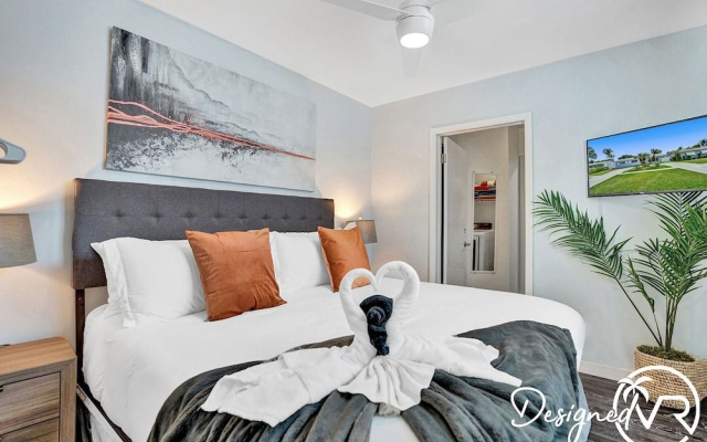 Modern 5BR with Private Heated Pool