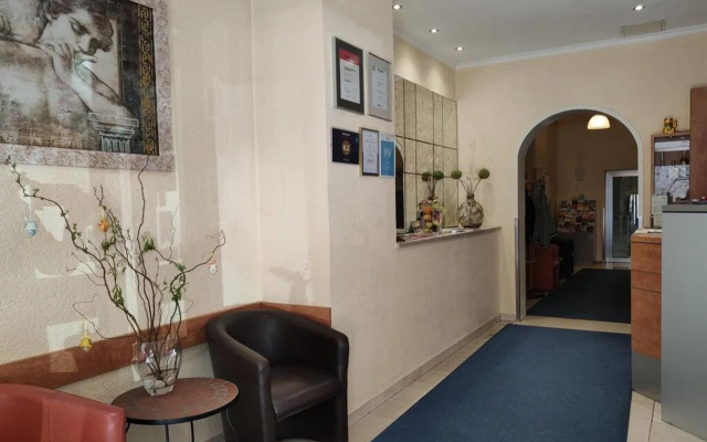 Falk Hotel