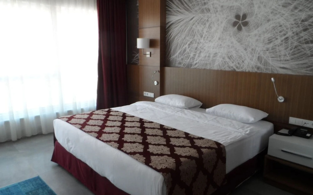 Marina Suites & Spa