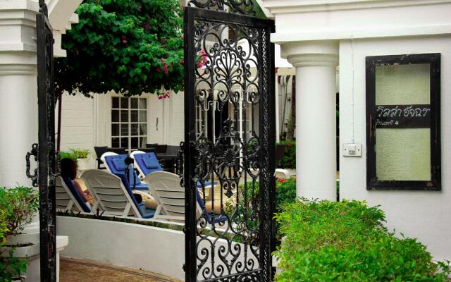 Villa Atchara Hotel вид на фасад