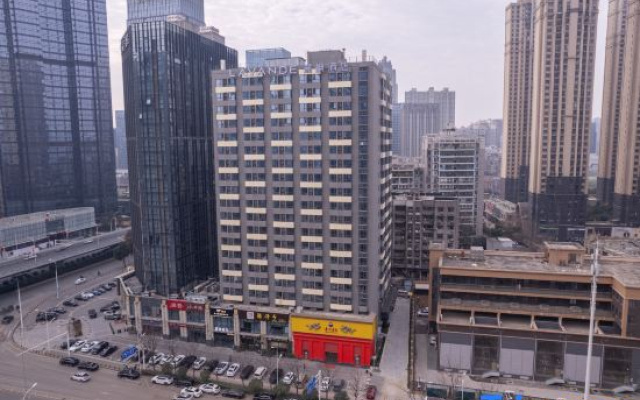 Lavande Hotel (Wuhan Chuhe Hanjie Branch)