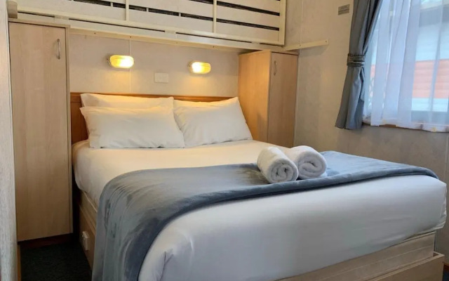 Bright Accommodation Park