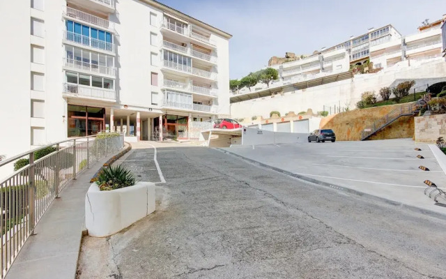 Apartment in Roses With Stunning Beachfront Views