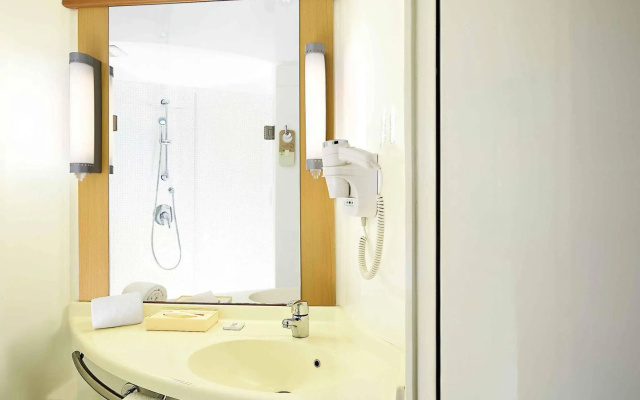 ibis Chennai City Centre Hotel