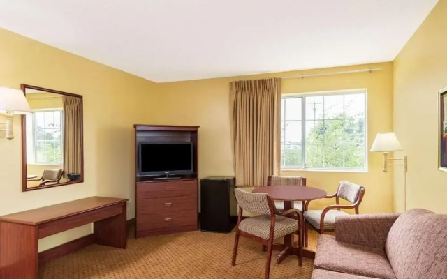 Western Inn & Suites
