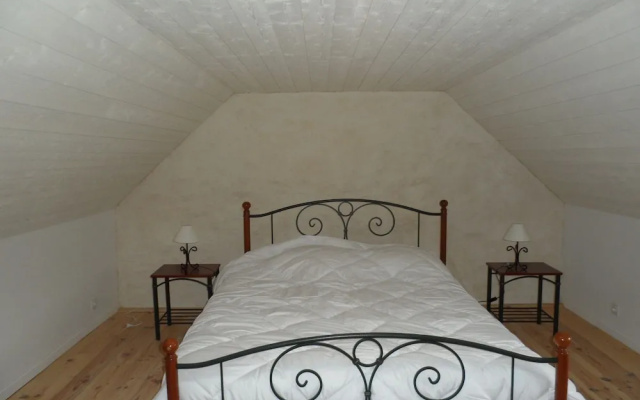 House With 4 Bedrooms in Plogastel-saint-germain, With Enclosed Garden