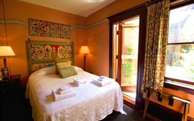 McMenamins Hotel Oregon