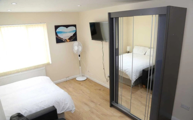 Budget 4-bedrooms In Thamesmead