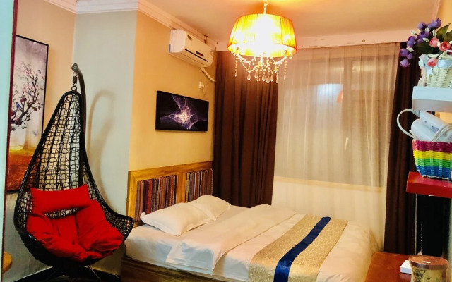 Fenghuang Little Bear Family Guest House
