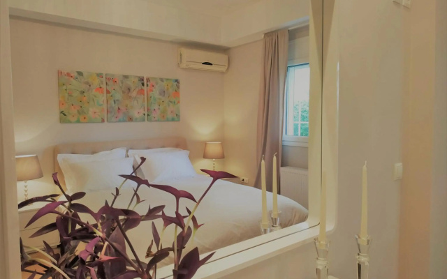 Luxury Garden Apartment Glyfada