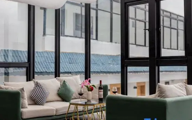 No.1 Art Hotel
