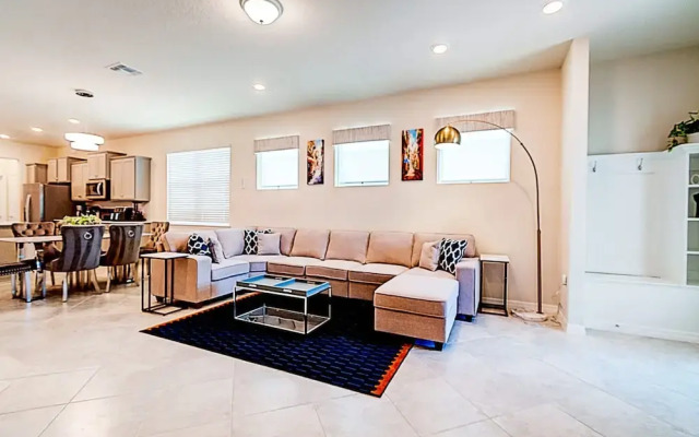 15976 Spacious Charming Family Getaway