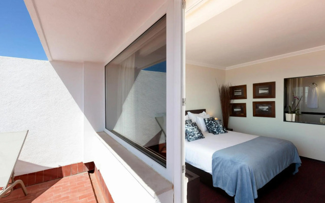 Carcavelos Beach Hotel