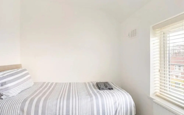 Charming Haven House Right Next To Moss Bank Park